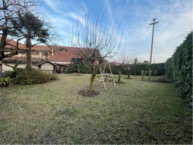 Villa Indipendente in vendita a Ranco, Lombardia