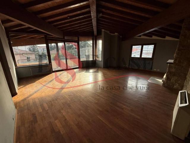 Villa Indipendente in vendita a Ranica, Lombardia