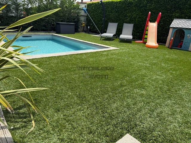 Villa Indipendente in vendita a Ranica, Lombardia