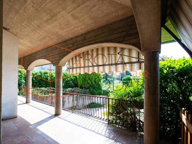 Villa Indipendente in vendita a Ranica, Lombardia