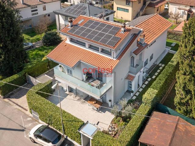 Villa Indipendente in vendita a Ranica, Lombardia