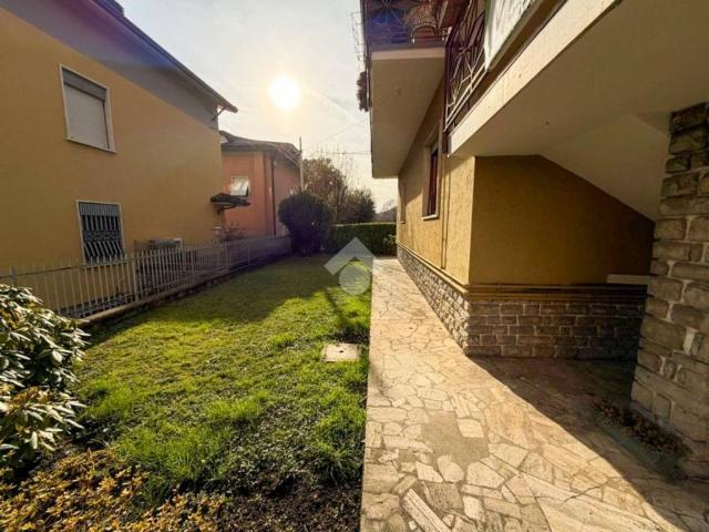Villa Indipendente in vendita a Ranica, Lombardia