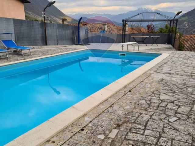 Villa Indipendente in vendita a Madrera, Ranzanico