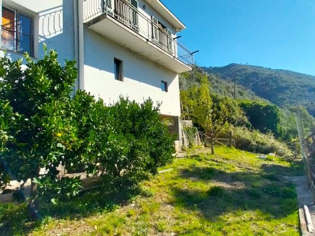 Villa Indipendente in vendita a Rapallo, Liguria