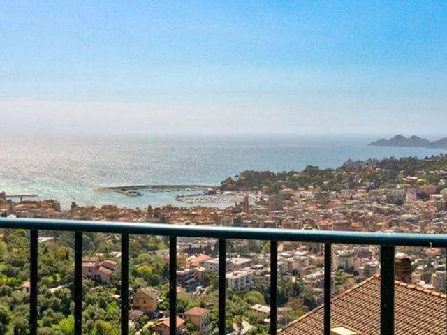 Villa Indipendente in vendita a Rapallo, Liguria
