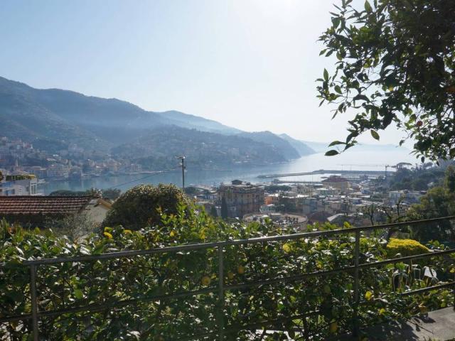 Villa Indipendente in vendita a San Michele di Pagana, Rapallo