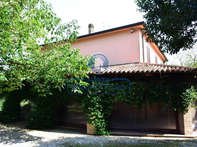 Villa Indipendente in vendita a Ravenna, Reggio Emilia