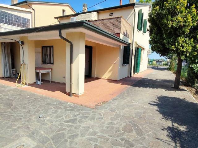 Villa Indipendente in vendita a Ravenna, Reggio Emilia