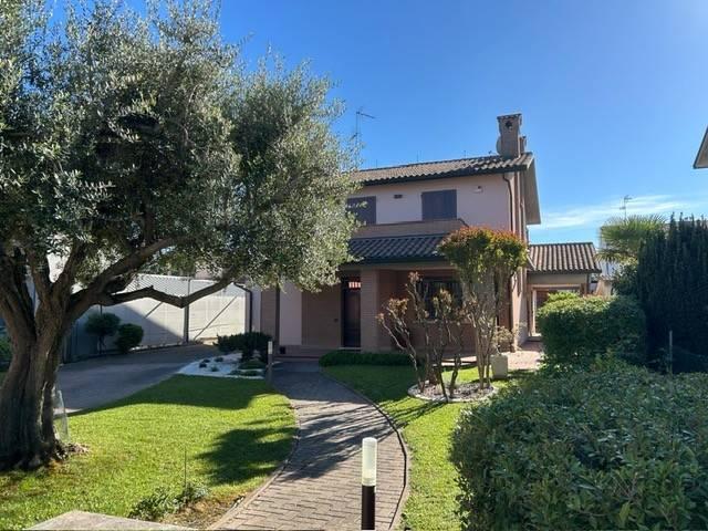 Villa Indipendente in vendita a Ravenna, Reggio Emilia