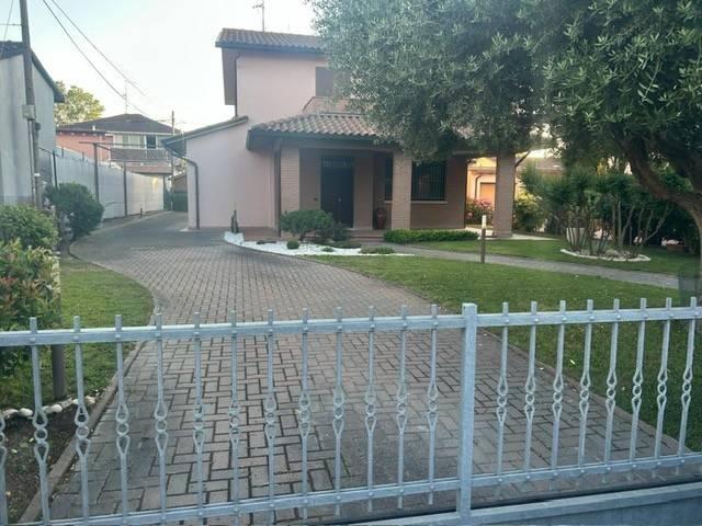 Villa Indipendente in vendita a Ravenna, Reggio Emilia