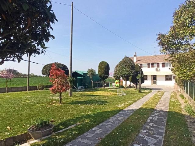 Villa Indipendente in vendita a Ravenna, Reggio Emilia