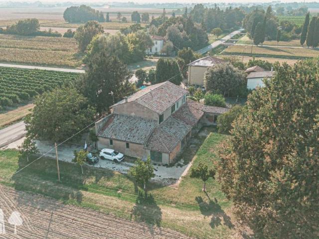 Villa Indipendente in vendita a Ravenna, Reggio Emilia
