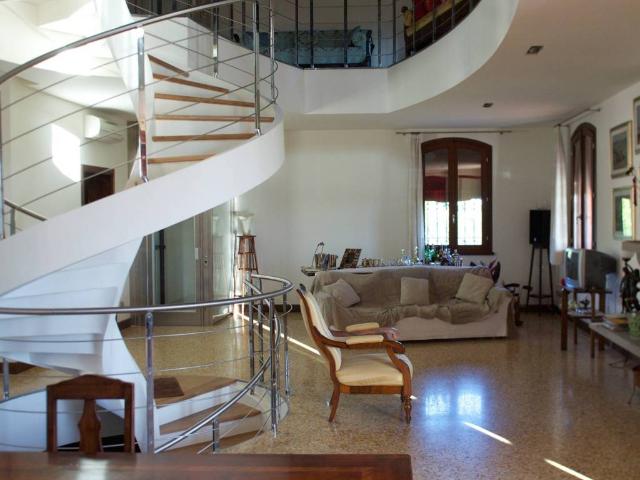 Villa Indipendente in vendita a Ravenna, Reggio Emilia