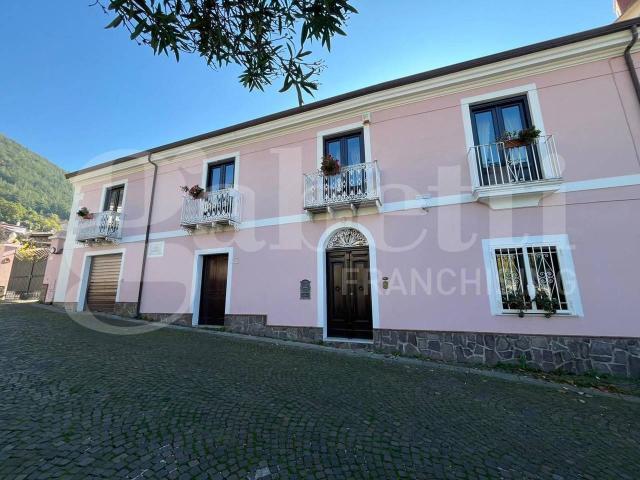 Villa Indipendente in vendita a Raviscanina, Campania