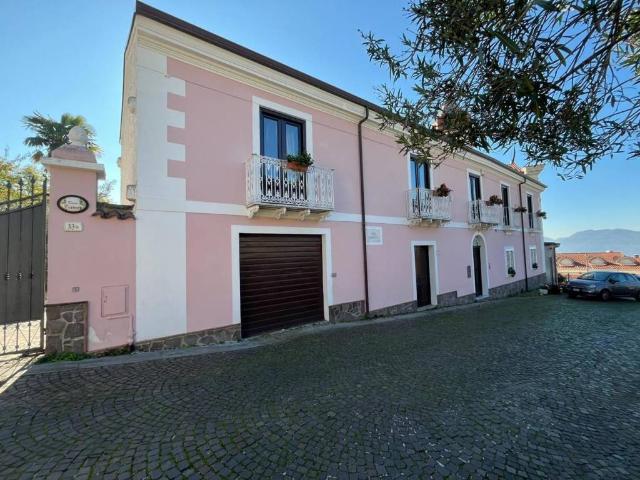 Villa Indipendente in vendita a Raviscanina, Campania