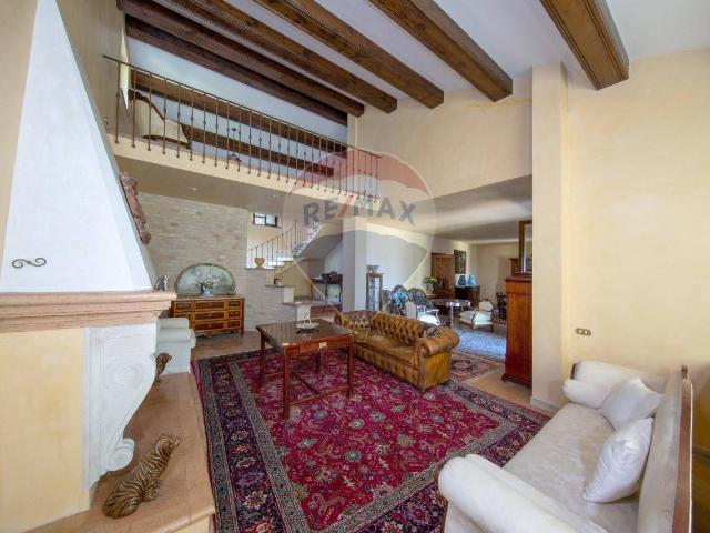 Villa Indipendente in vendita a Castelnuovo, Marche