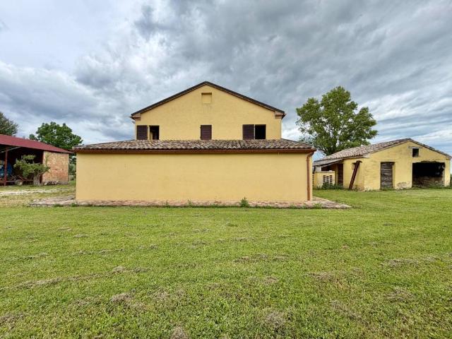 Villa Indipendente in vendita a Contrada Castelnuovo, Marche