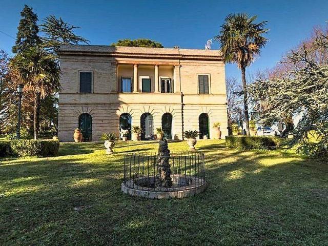 Villa Indipendente in vendita a Castelnuovo, Marche