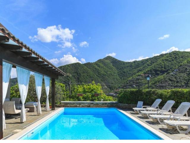 Villa Indipendente in vendita a Avegno, Salto