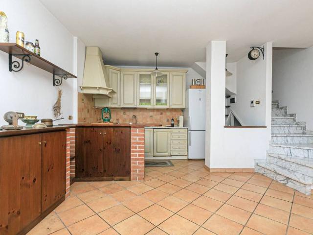 Villa Indipendente in vendita a Avegno, Liguria