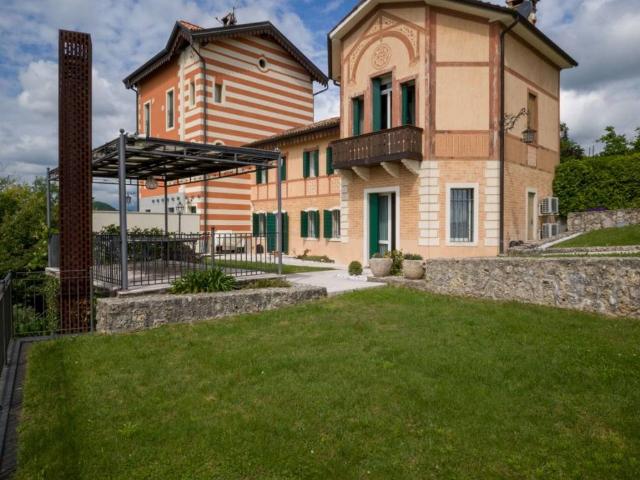 Villa Indipendente in vendita a Refrontolo, Veneto