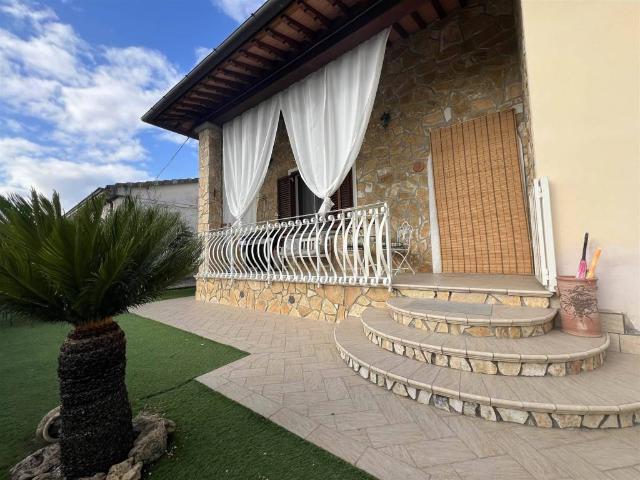 Villa Indipendente in vendita a Unione di Comuni Valdarno e Valdisieve, Reggello