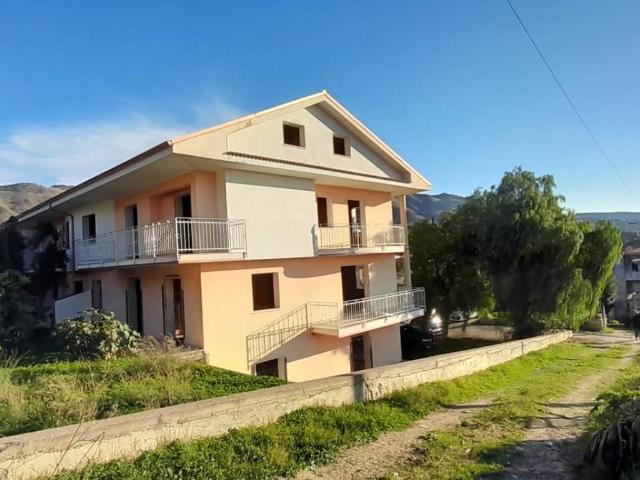 Villa Indipendente in vendita a San Giovanni, Calabria