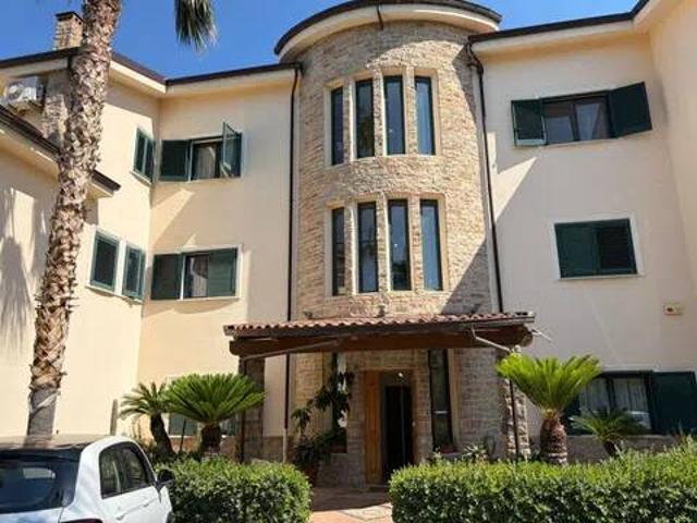 Villa Indipendente in vendita a Saracinello, Reggio di Calabria
