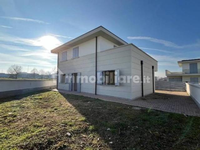 Villa Indipendente in vendita a Roncina, Re