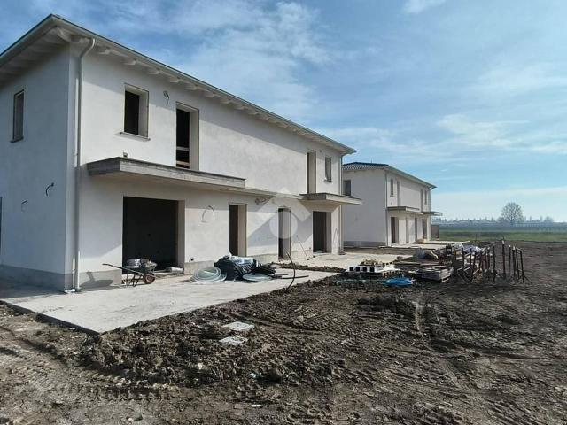 Villa Indipendente in vendita a Re, Reggio Emilia