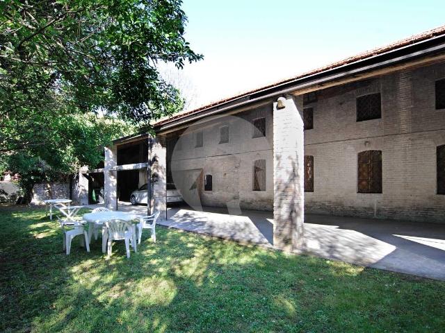 Villa Indipendente in vendita a San Prospero Strinati, Re
