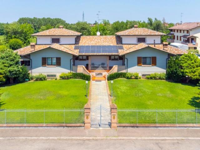 Villa Indipendente in vendita a Coviolo, Re
