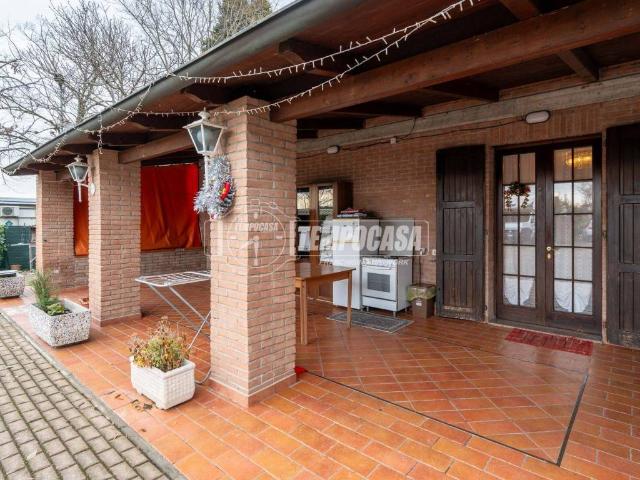 Villa Indipendente in vendita a Re, Reggio Emilia