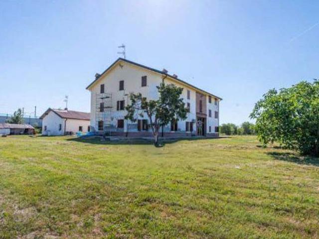 Villa Indipendente in vendita a Re, Reggio Emilia