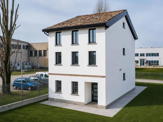 Villa Indipendente in vendita a Sabbione, Re
