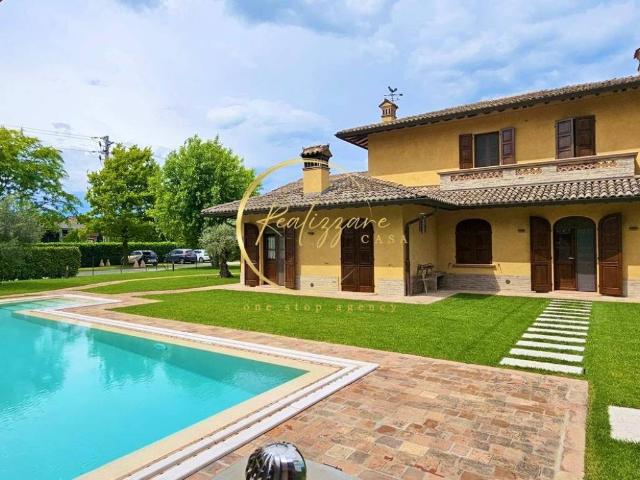 Villa Indipendente in vendita a Coviolo, Re