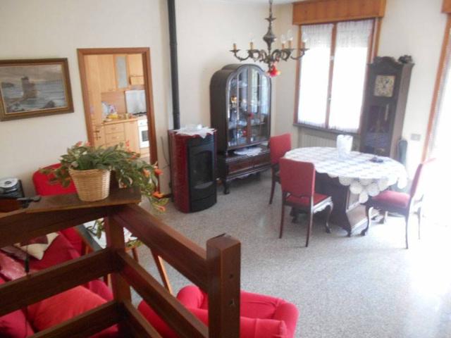 Villa Indipendente in vendita a Sesso, Re