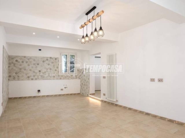 Villa Indipendente in vendita a Re, Reggio Emilia