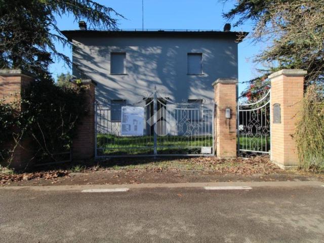 Villa Indipendente in vendita a Re, Reggio Emilia