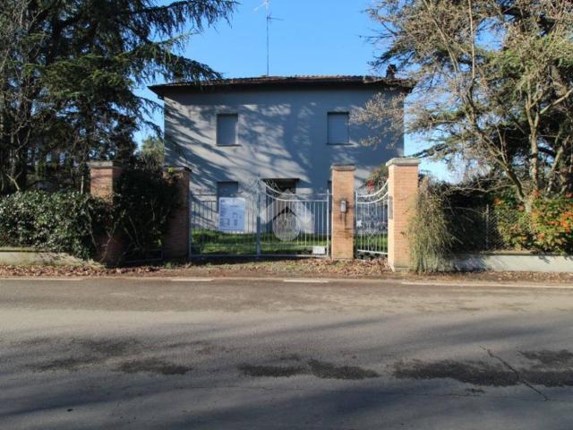 Villa Indipendente in vendita a Re, Reggio Emilia