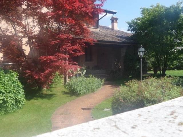 Villa Indipendente in vendita a Re, Reggio Emilia