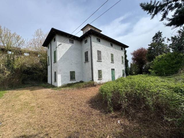 Villa Indipendente in vendita a Re, Reggio Emilia