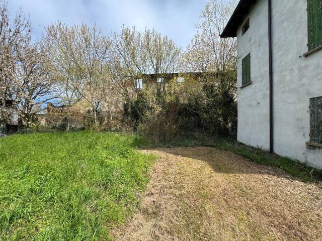Villa Indipendente in vendita a Re, Reggio Emilia