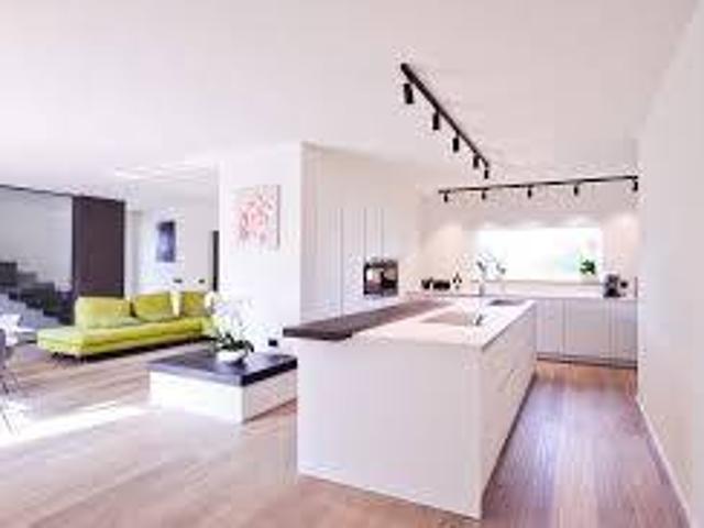 Villa Indipendente in vendita a Villaggio Stranieri-Bazzarola, Re