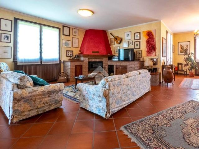 Villa Indipendente in vendita a Coviolo, Re