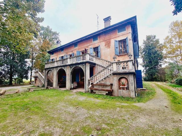 Villa Indipendente in vendita a Re, Reggio Emilia