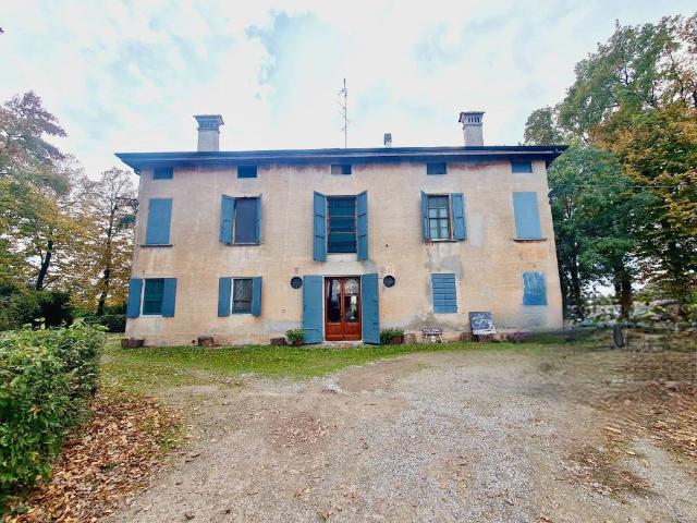 Villa Indipendente in vendita a Re, Reggio Emilia