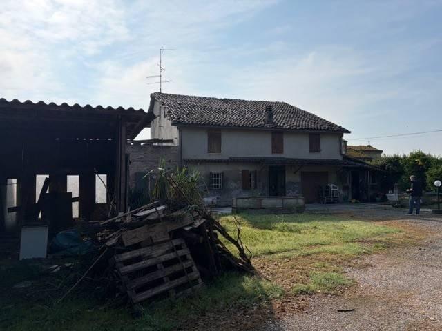 Villa Indipendente in vendita a Bagno, Re