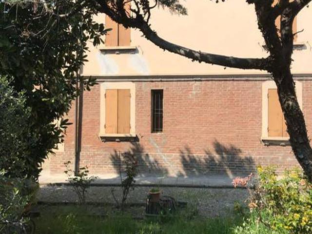 Villa Indipendente in vendita a Sant'Agostino esterna-Porta Castello, Re