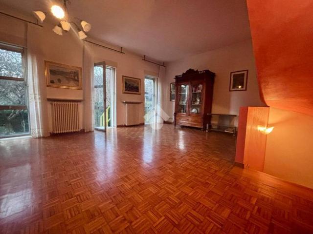 Villa Schiera in vendita a Re, Reggio Emilia